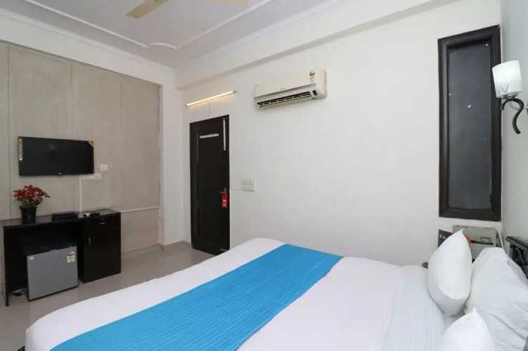 OYO 10878 Unitech Cyber Park
