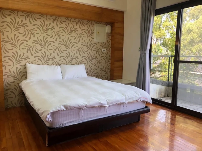 Deluxe Family room with balcony and with garden view