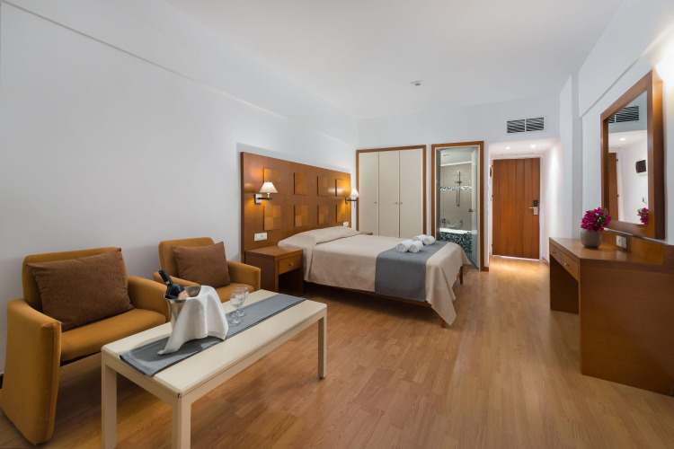 Hotel Lutania BeachOver view