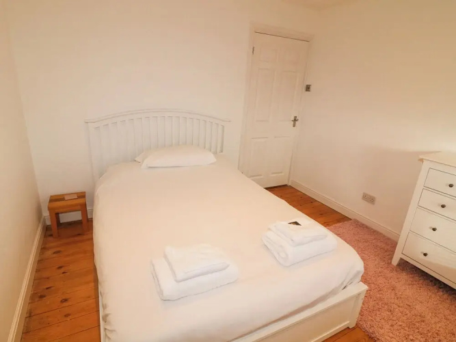 6 Fidlers Close