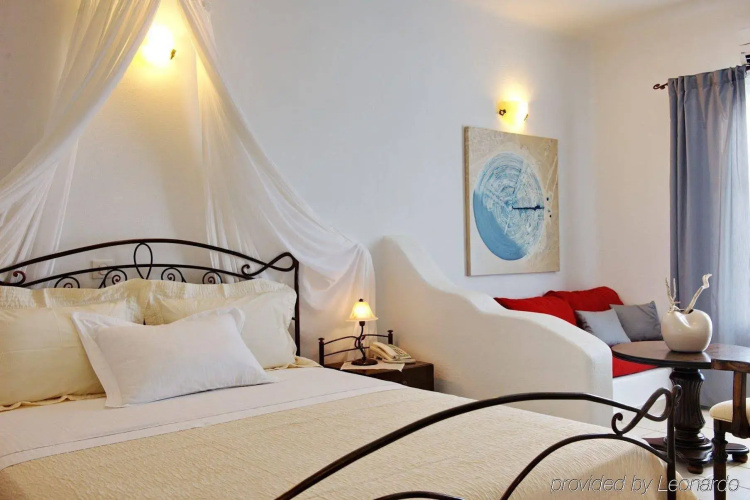 Yades Suites & Spa