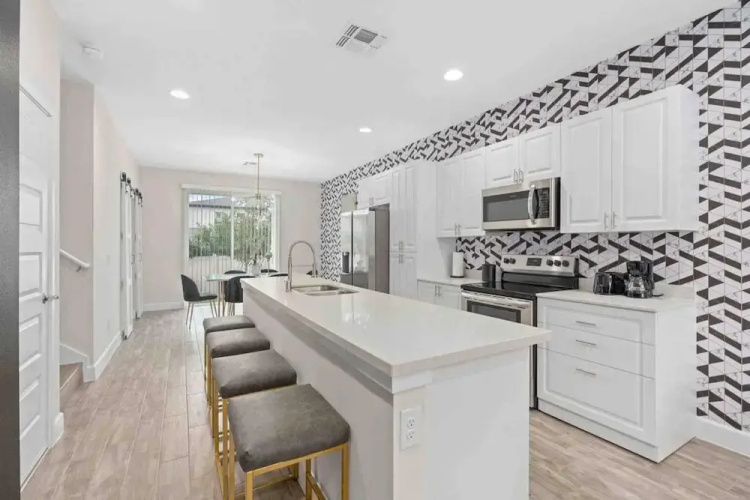 Super Epic- Sleeps 32 TWO Separate Townhomes