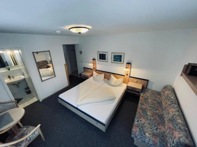 Standard Triple room