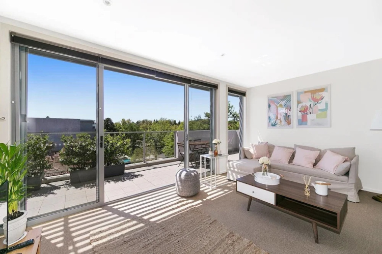 City Central Designer Apartment with Parking