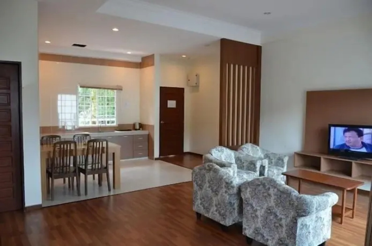 Iris House Resort