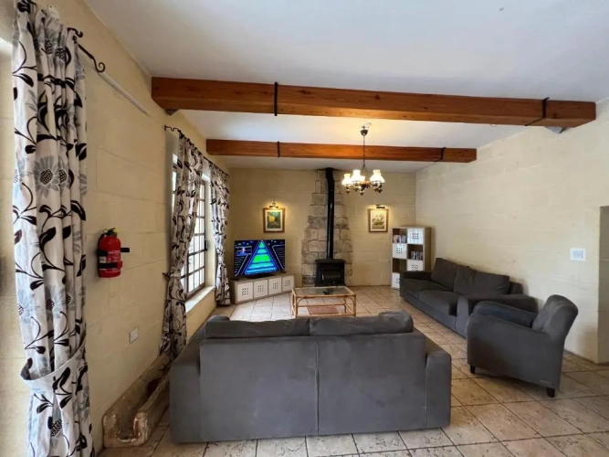 4 Bedrooms Villa