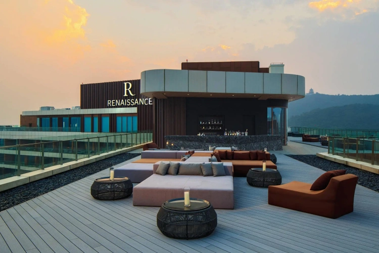 1 Bedroom Suite with balcony and with lake view