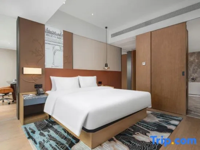 1 Bedroom Business Suite