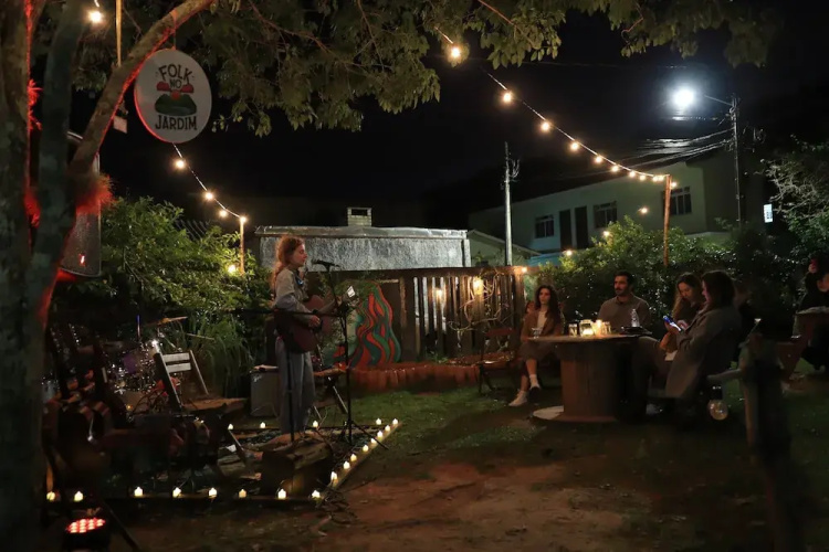 Island Vibe Nomads - Adventure Hostels