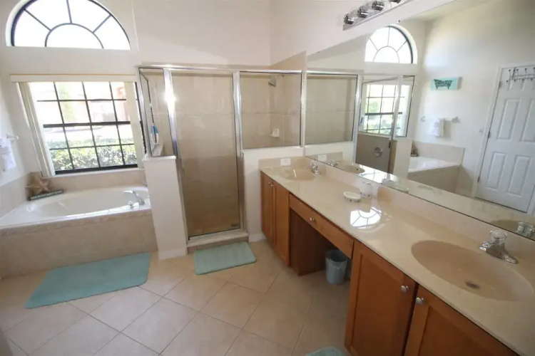 Large 5 bed Pool Home With Excellent Privacy - 440