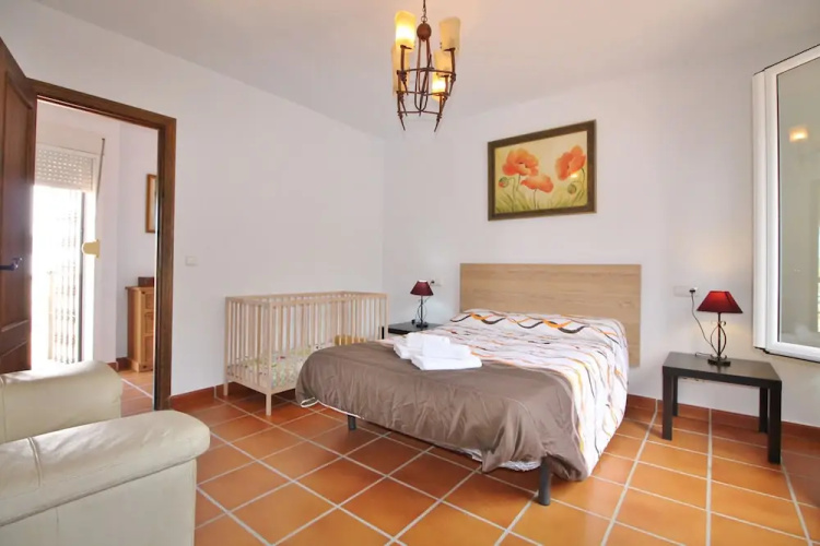 1053 Villa Seral
