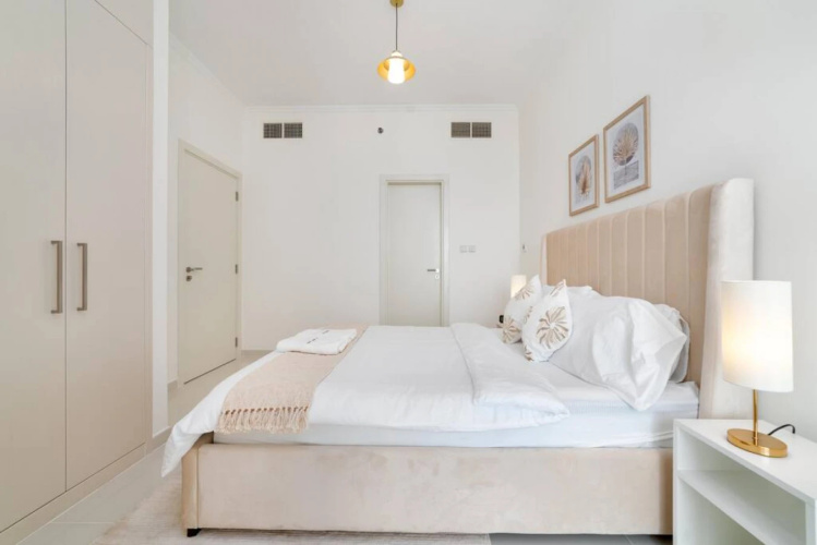 Immaculate 1BR apartment at Carson C