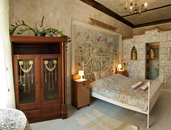 Old Time Hotel