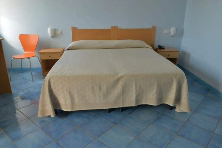 Larus Hotel