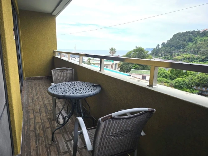 3 Bedrooms Family Suite with partial ocean view