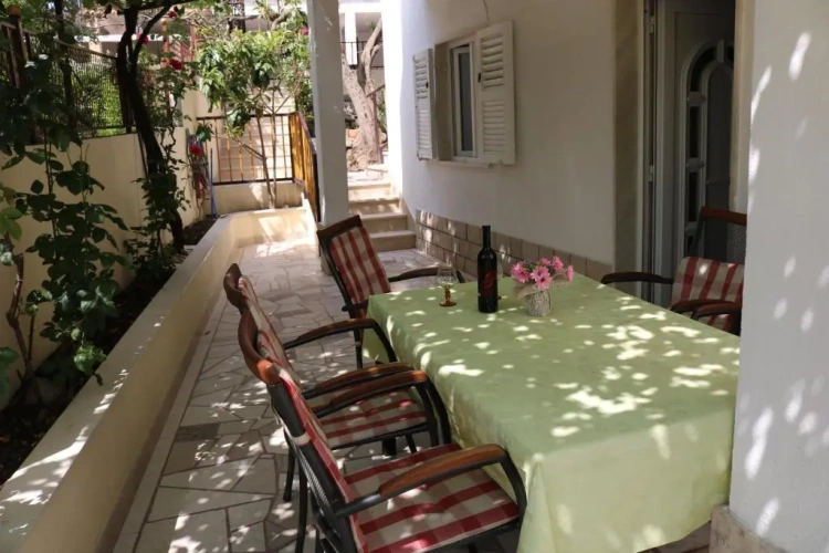 Apartment with balcony and with sea view
