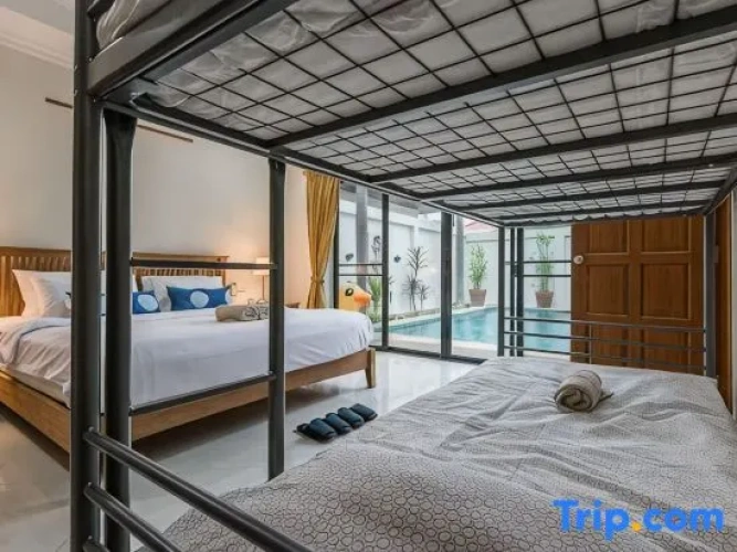 2 Bedrooms Quadruple Villa