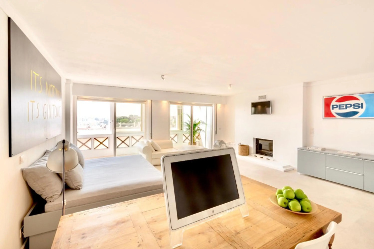 Swimming pool apartment with private parking