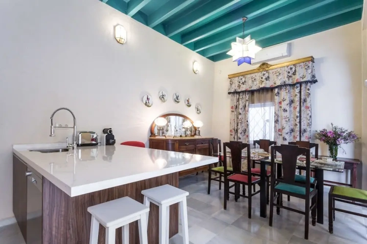 6 Bedrooms Cottage
