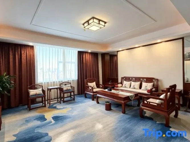 Deluxe Suite
