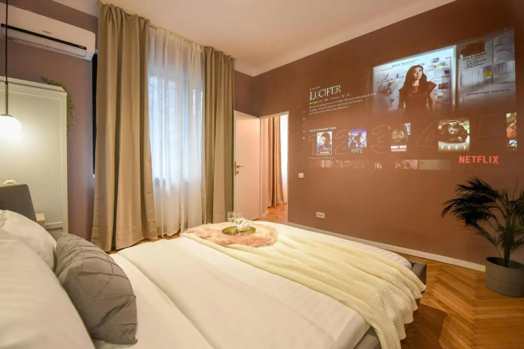 THE CINEMA - Central Apartment near Radisson