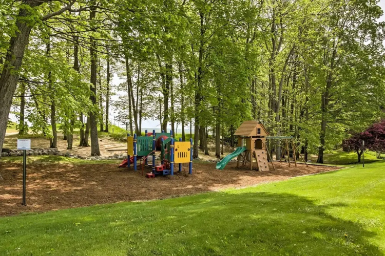 Condo on First Green w/ Deck at Schuss Mountain!