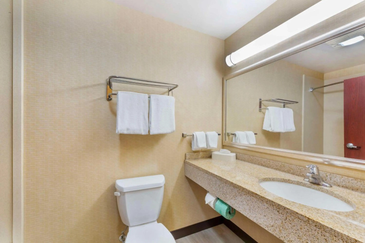 Best Western Plus Victor Inn & Suites photo 9