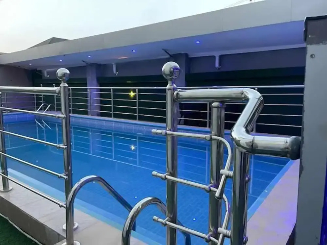 London Base Villa
