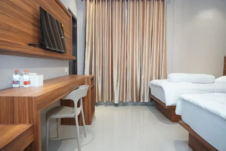 Standard Twin room with land view