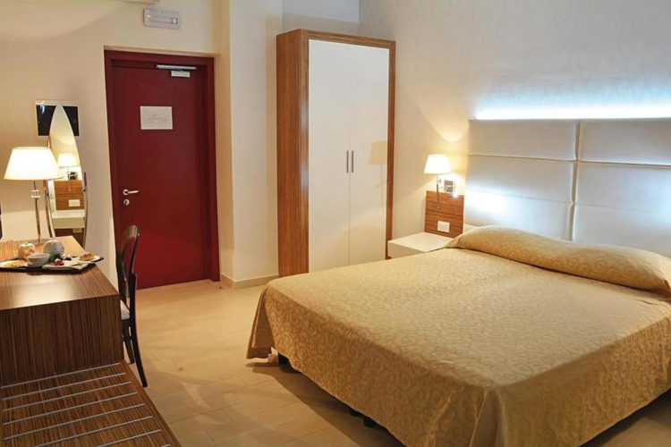 SHotel