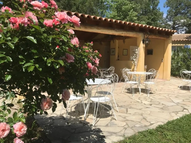 2 Bedrooms Family Suite with pool view