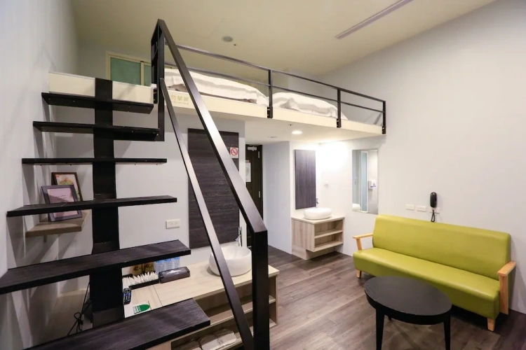 Standard Sextuple Family room