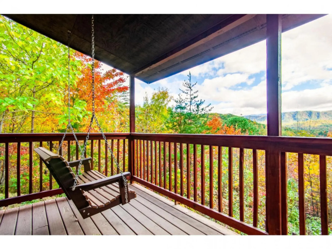 Papa Bear - Private with Hot Tub, Pool Table, and View