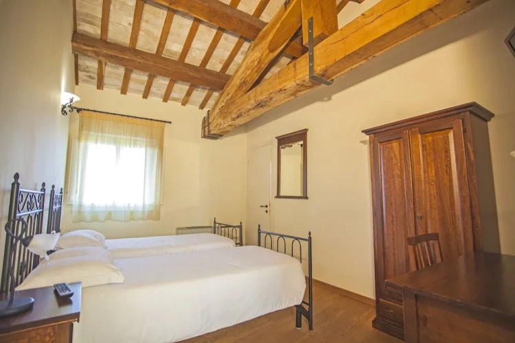 Standard Twin room with land view