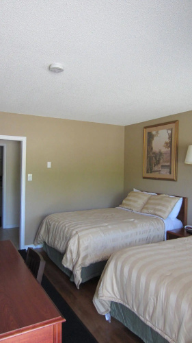 Village Inn & Suites