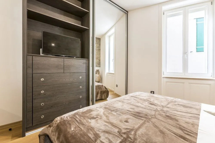Queen Apartment
