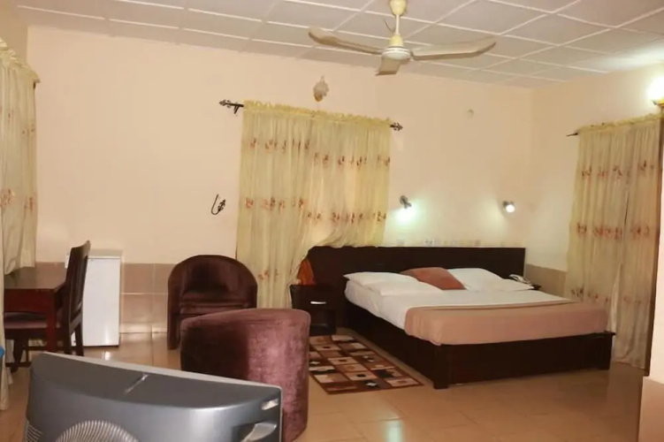 Liz Ani Hotel