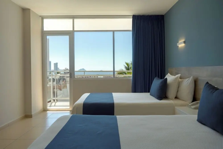 Standard room with balcony and with ocean view