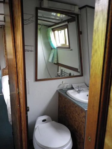 Stone - Boat - Sleeps 6 - Pet Friendly - 85ws