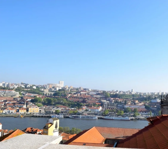 2 Bedrooms Apartment with river view