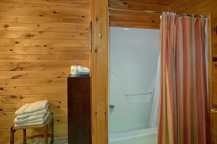 Moonshiners View Apartment 2