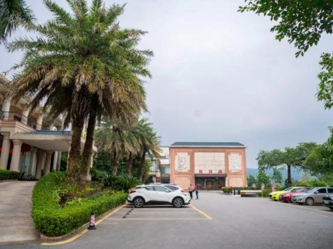 Gaotan Hot Spring Hotel