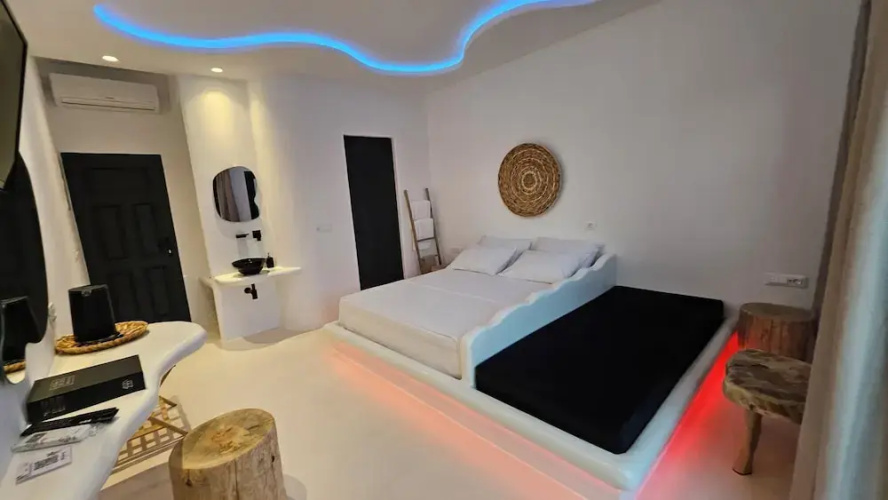 Elli Tropical Suites
