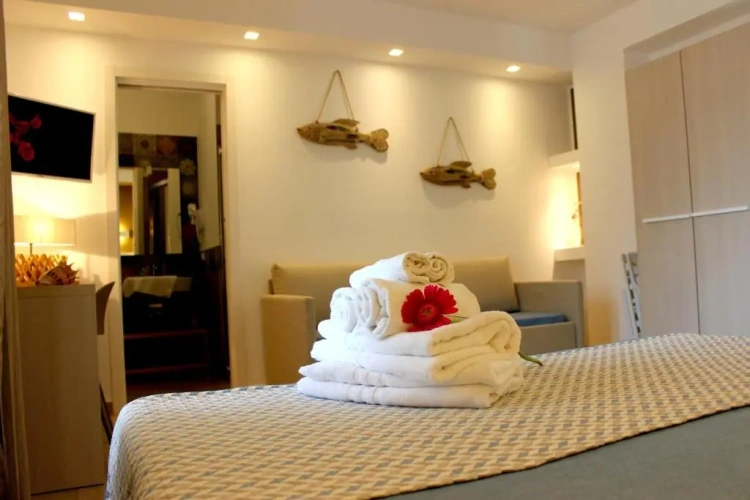 Standard Triple room with garden view