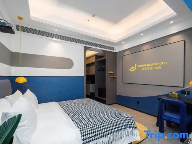 Suite with city view