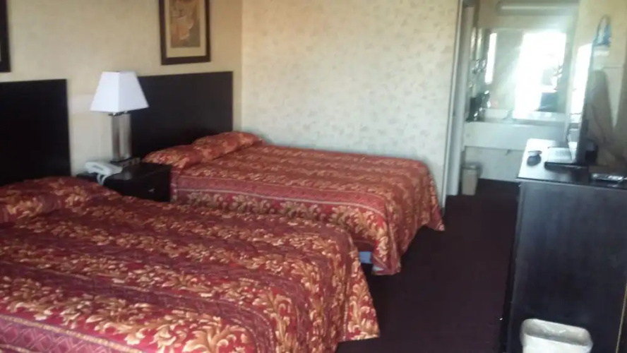 Deerfield Inn & Suites