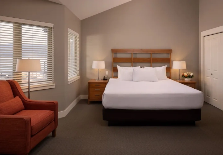 1 Bedroom Suite with lake view