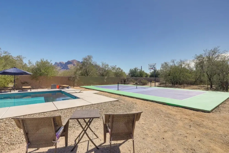 Oro Valley Retreat w/ Pool, Spa & Rooftop Views!