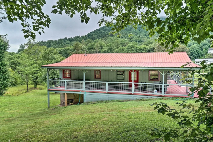 Hot Tub & Fire Pit: Pet-friendly Clayton Escape!
