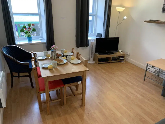 High street Flat